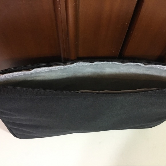 Egiant Carry All Solid Black Tablet Laptop Case Soft Gray Lining EUC 13 X 9.5 As - Picture 3 of 12